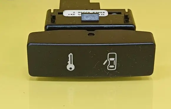 Volkswagen Touareg I Central locking switch button 7L69621253X1