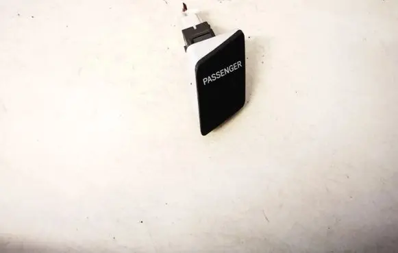 Passenger airbag on/off switch