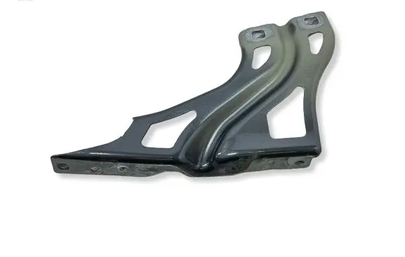 Audi Q3 8U Fender mounting bracket 8U0821136
