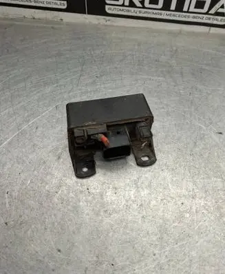 Mercedes-Benz E W211 Glow plug pre-heat relay 51799029