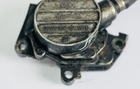 Volkswagen Golf IV Vacuum pump WW0038145101B