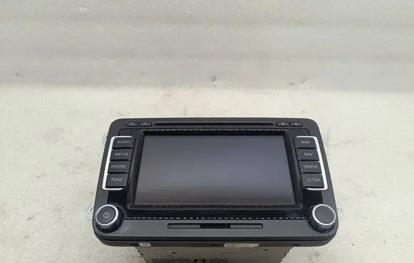 Volkswagen Touran II Radio/CD/DVD/GPS head unit 1T0035680C 000532850 A2C32430400