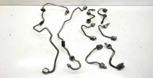BMW X3 F25 Fuel injector supply line/pipe 