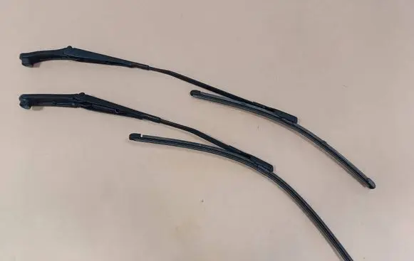 Audi Q2 - Front wiper blade arm 81B955407 81B955408