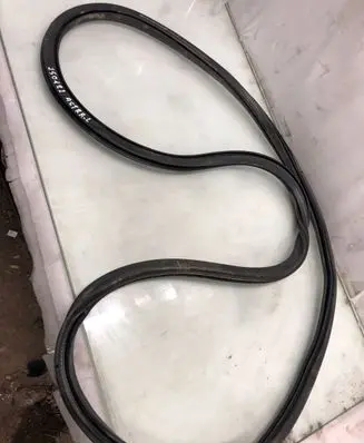 Opel Astra L Front door rubber seal 9847142380