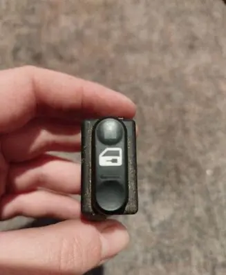 Nissan Qashqai Central locking switch button 21000A P0M08