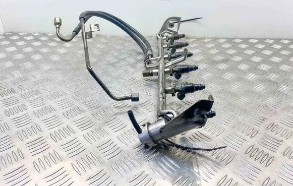 Mercedes-Benz SL R129 Fuel Injector clamp holder A1040701395 1040701395