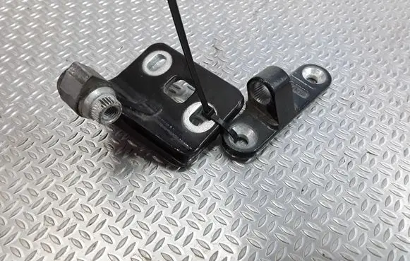 Mercedes-Benz E W211 Rear door lower hinge