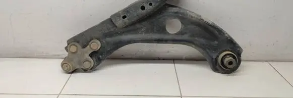 Peugeot Partner III Front control arm 98138522