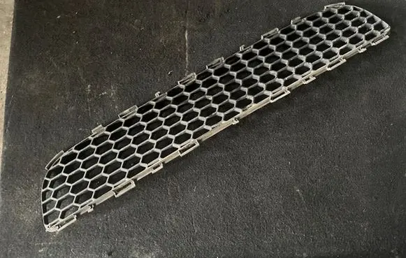 Toyota Corolla Verso AR10 Front bumper lower grill 531120F010