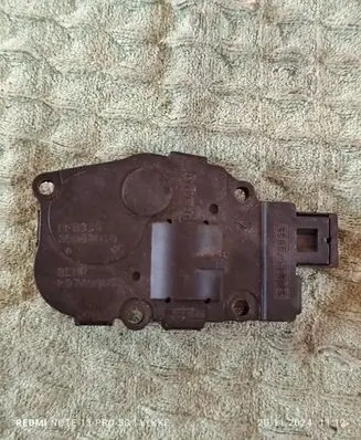 Mercedes-Benz C W204 Air flap motor/actuator K9749005 26082010 EFB330