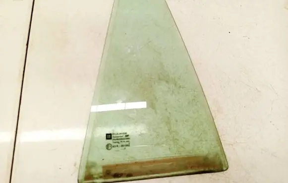 Opel Astra H Rear vent window glass AS2