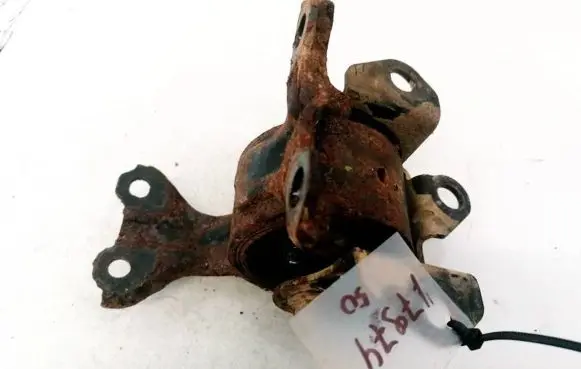 Jeep Patriot Engine mount bracket