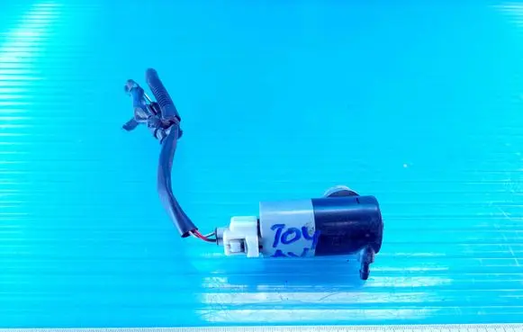 Toyota Avensis T270 Windscreen/windshield washer pump 30892 410413A