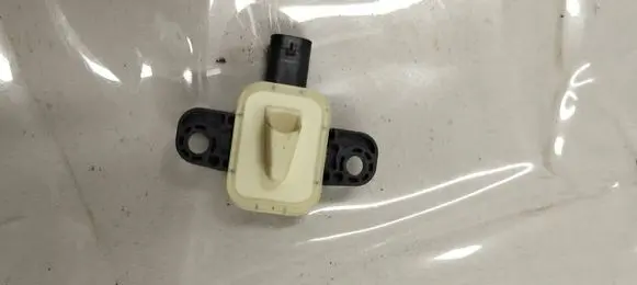 Mercedes-Benz CLA C117 X117 W117 Airbag deployment crash/impact sensor A1668210351