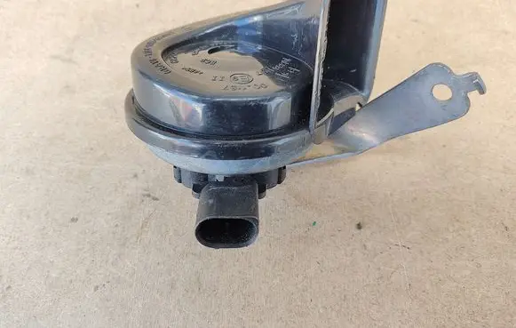 BMW 5 F10 F11 Horn signal 7279782 61337279782 61334871993