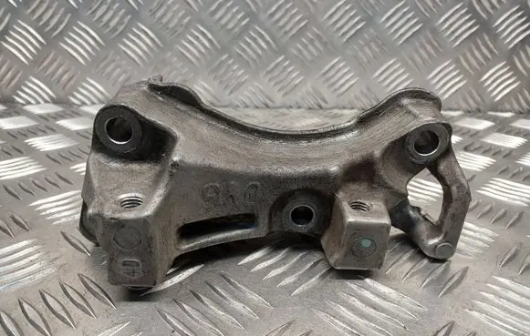 Engine mounting bracket