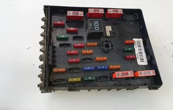 Volkswagen PASSAT B6 Fuse box set 3C0937125