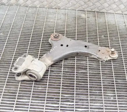 Volvo XC60 Front lower control arm/wishbone 8G9N3A052A