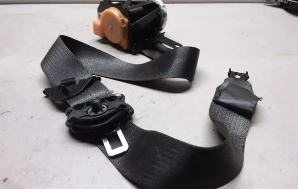 Opel Insignia A Front seatbelt 13303851