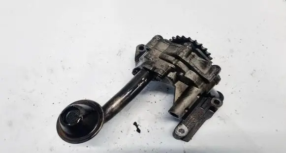 Volkswagen Touran I Oil pump 03G115105