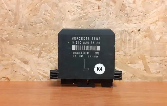 Mercedes-Benz E W210 Door control unit/module 2108203526 2659
