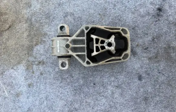 Mercedes-Benz B W246 W242 Engine mount bracket A2462401209
