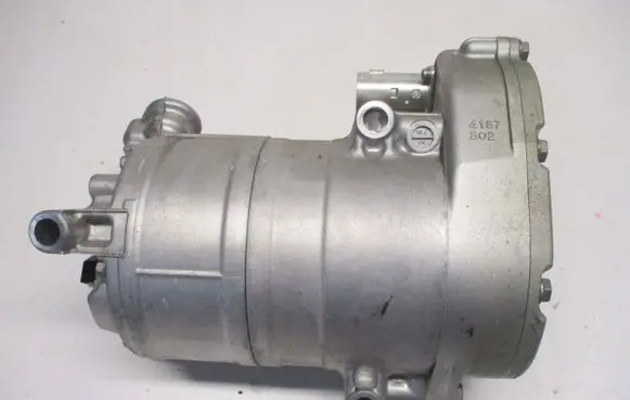 Volvo XC40 Air conditioning (A/C) compressor (pump) 32130500