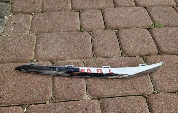 Opel Insignia B Front bumper upper radiator grill 39148762