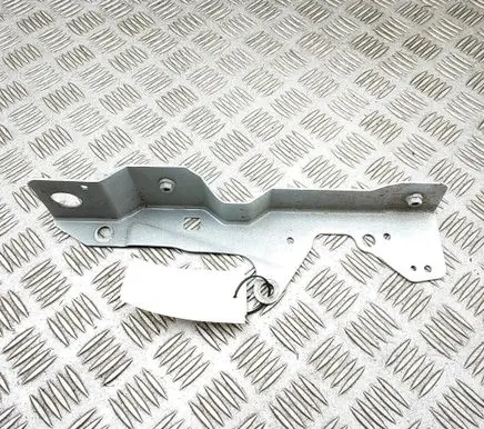 Volvo XC40 Fender mounting bracket 32277537