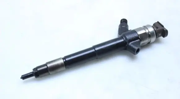 Mitsubishi Pajero Fuel injector 1465A054