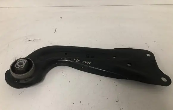 Volkswagen PASSAT B8 Rear upper control arm/wishbone 5Q0505226C