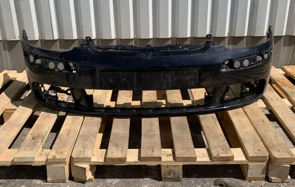 Volkswagen Golf V Front bumper 1K0807221 1K0807217