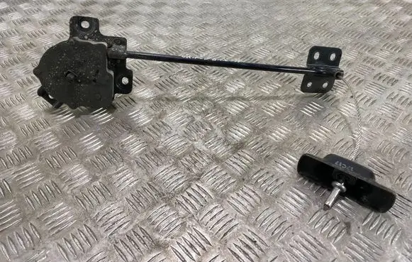 Hyundai Santa Fe Spare wheel mounting bracket 