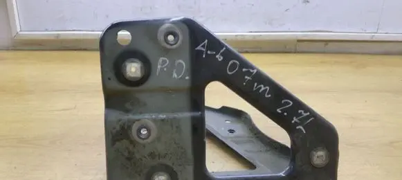Audi A6 S6 C6 4F Fender mounting bracket 4F0821136A