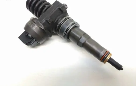 Skoda Octavia Mk2 (1Z) Fuel injector 038130073BN 0414720313