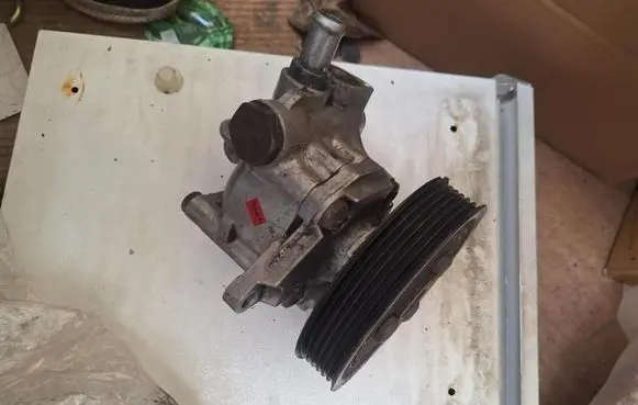 Volkswagen Touareg II Power steering pump 7P6422154B