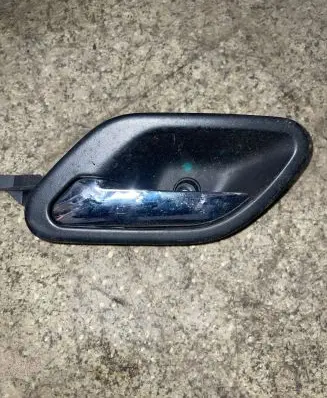 BMW 5 E39 Front door interior handle 8226049