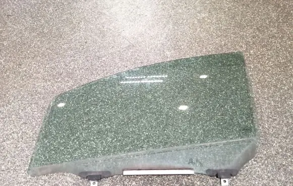 Toyota Yaris Front door window glass four-door 