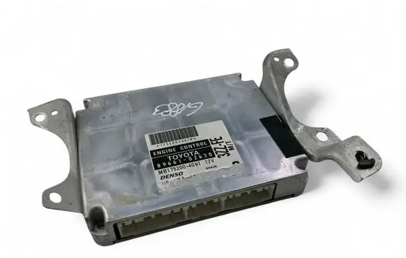 Toyota Corolla E120 E130 Engine control unit/module 8966102630