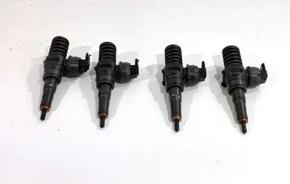 Volkswagen Golf Plus Fuel injectors set 038130073BN
