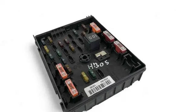 Volkswagen PASSAT B6 Fuse module 3C0937125A