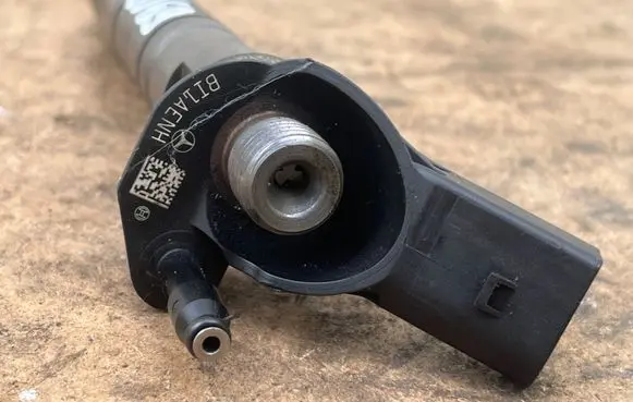 Mercedes-Benz E W211 Fuel injector A6420701387 0445115 070813