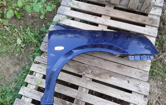 KIA Carens I Fender 923043B1