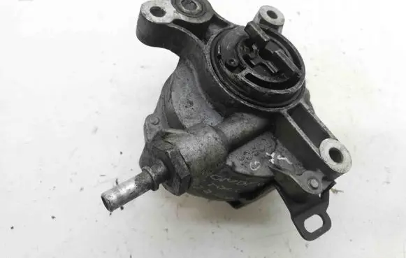 Ford Mondeo Mk III Vacuum pump 8973002310