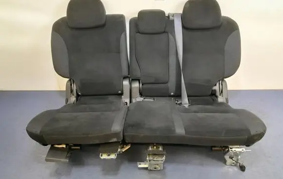 Mitsubishi Outlander Second row seats 