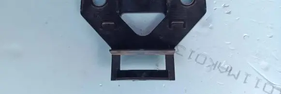 Front bumper mounting bracket