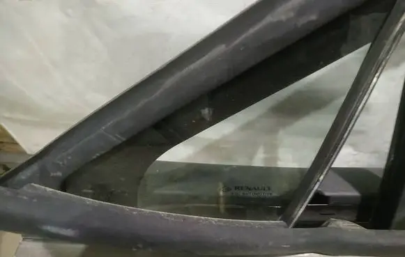 Renault Scenic III - Grand scenic III Front door vent window glass four-door AS2