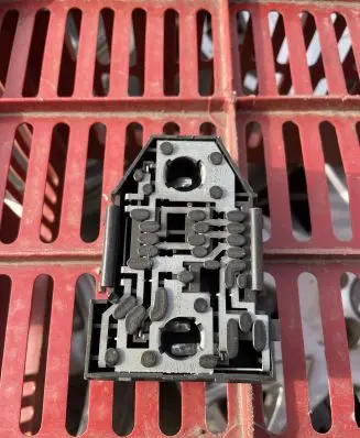Volkswagen PASSAT B3 Tail light bulb cover holder 333945257