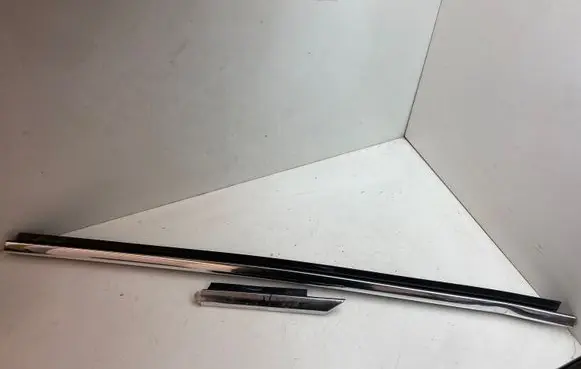 Maserati Levante Other front door trim element 670034373